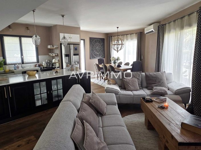 Image No.9-4 Bed House for sale
