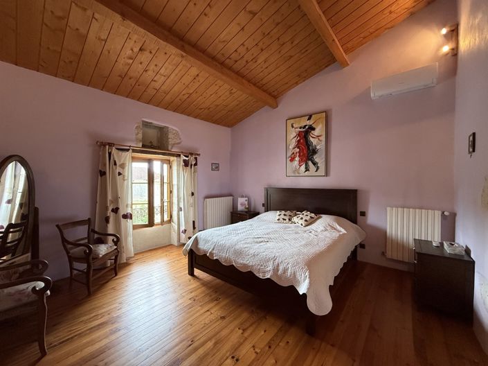 Image No.8-5 Bed House for sale
