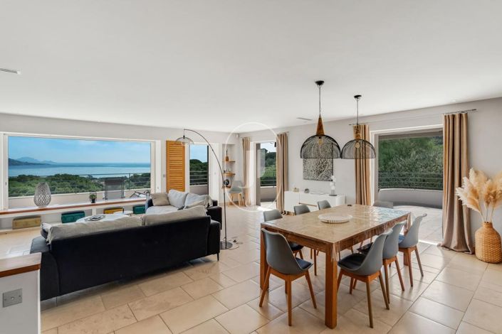 Image No.3-5 Bed House for sale
