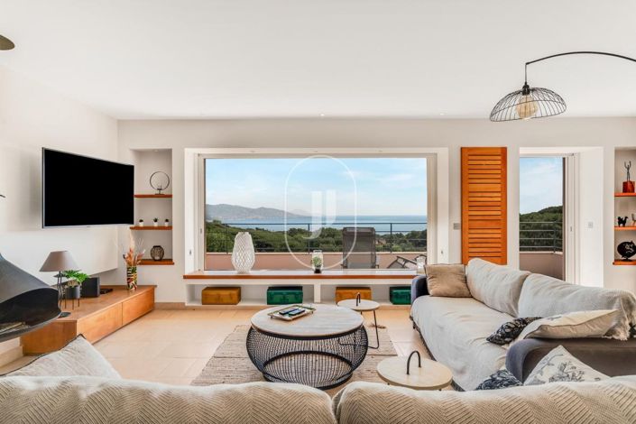 Image No.4-5 Bed House for sale