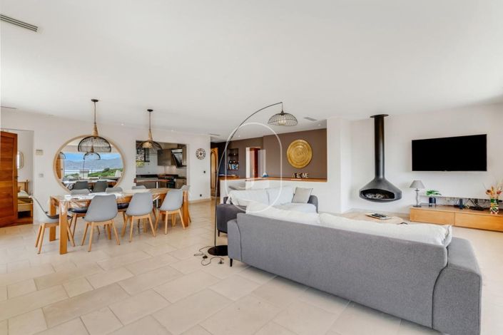 Image No.5-5 Bed House for sale