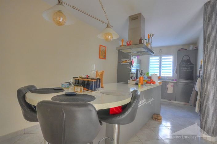 Image No.7-4 Bed House for sale