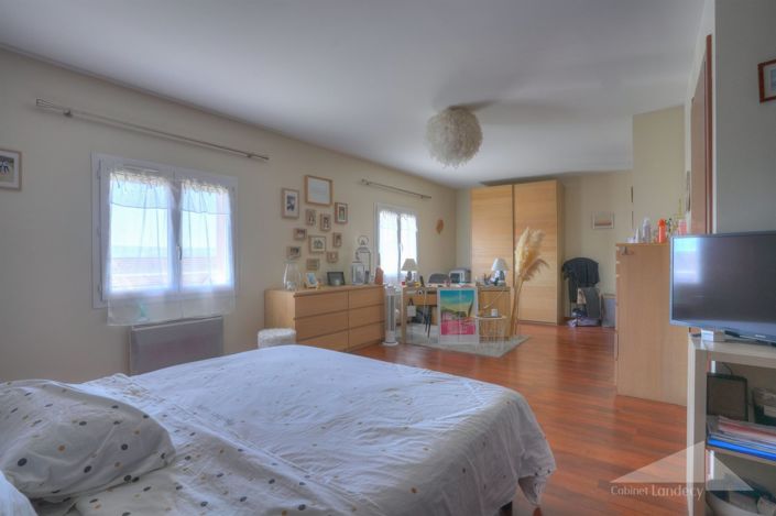 Image No.9-4 Bed House for sale