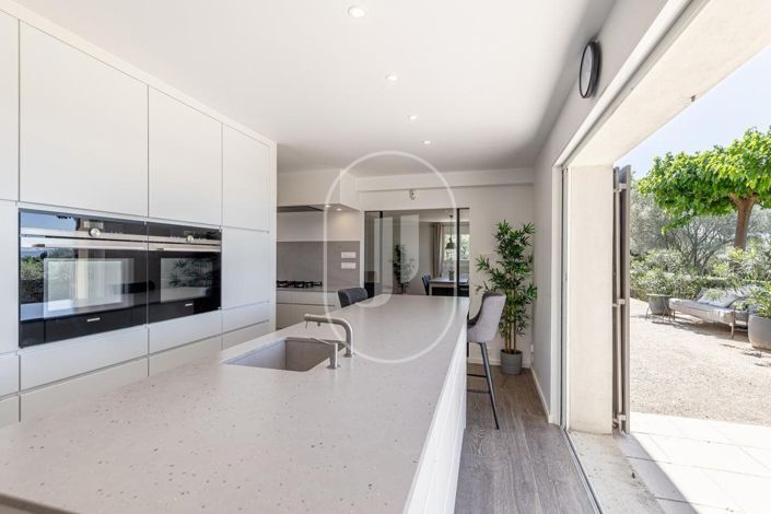 Image No.5-7 Bed House for sale