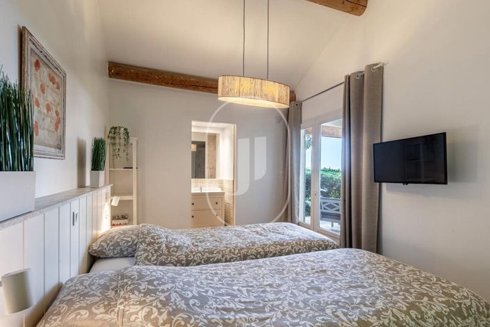 Image No.9-7 Bed House for sale