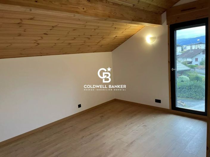 Image No.9-4 Bed House for sale