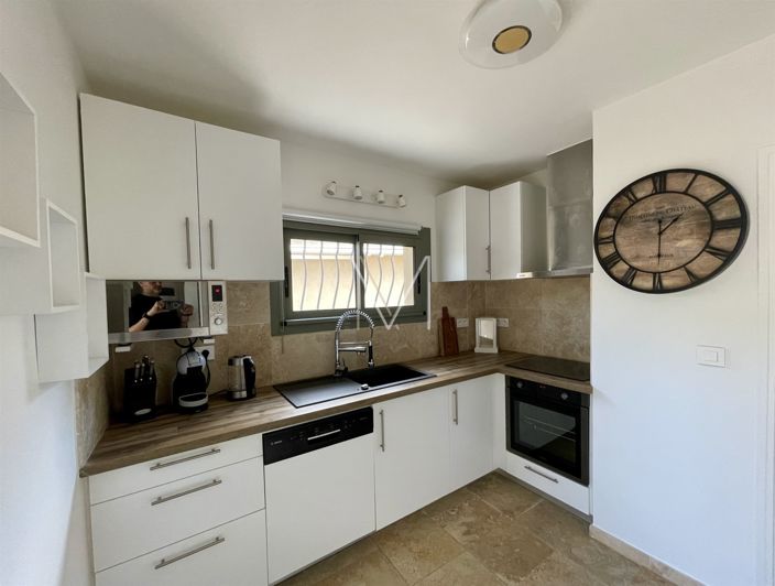 Image No.10-3 Bed House for sale