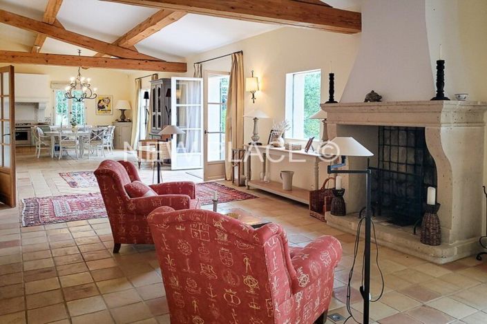 Image No.7-8 Bed House for sale