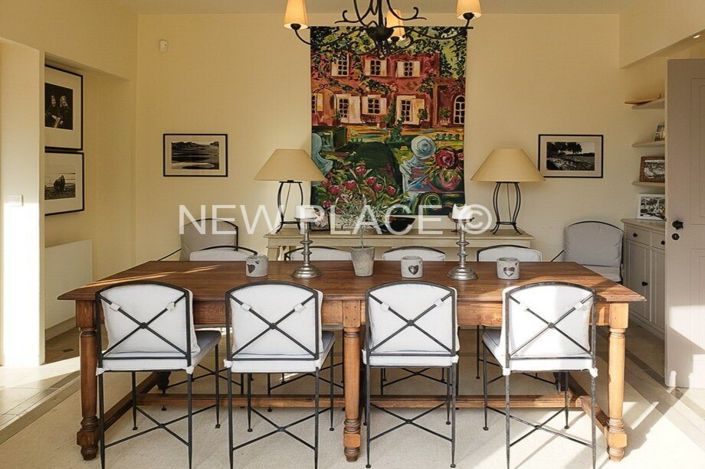 Image No.8-8 Bed House for sale