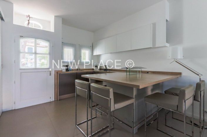 Image No.5-2 Bed House for sale