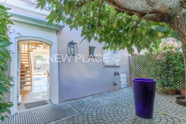 Image No.2-5 Bed House for sale