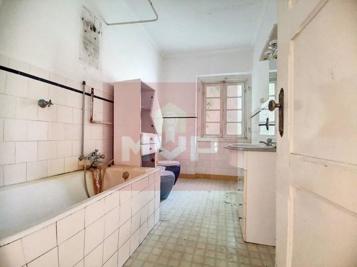 Image No.17-5 Bed House for sale