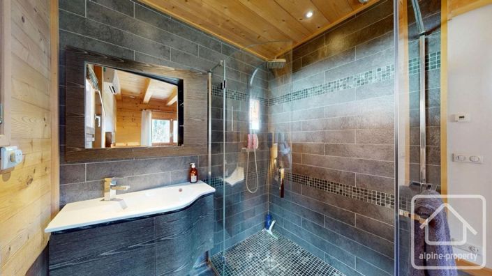 Image No.17-4 Bed Property for sale