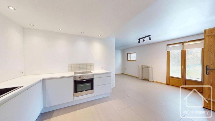 Image No.32-4 Bed Property for sale