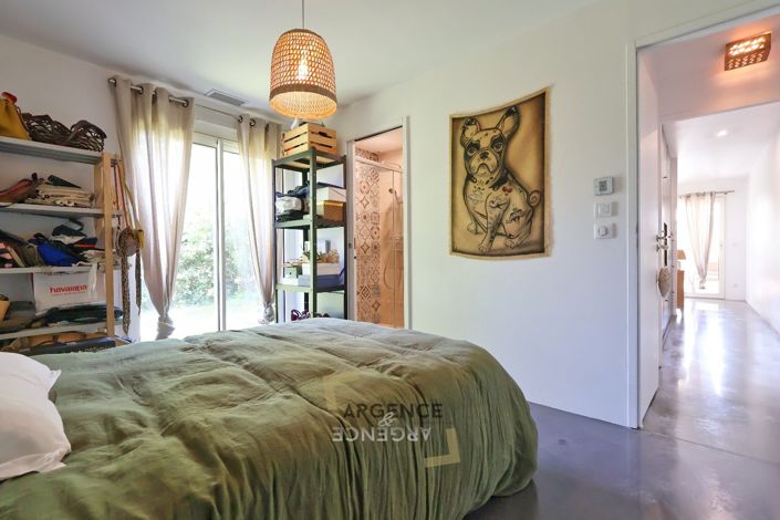 Image No.14-3 Bed House for sale