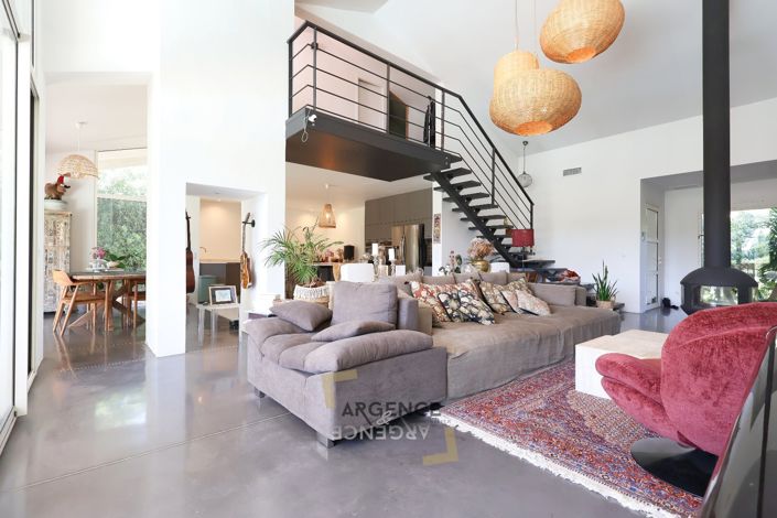 Image No.6-3 Bed House for sale
