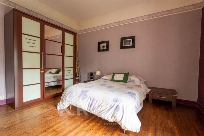 Image No.11-9 Bed House for sale