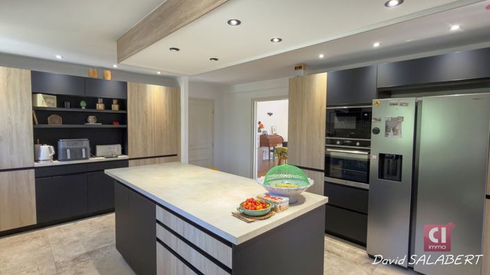 Image No.8-4 Bed House for sale