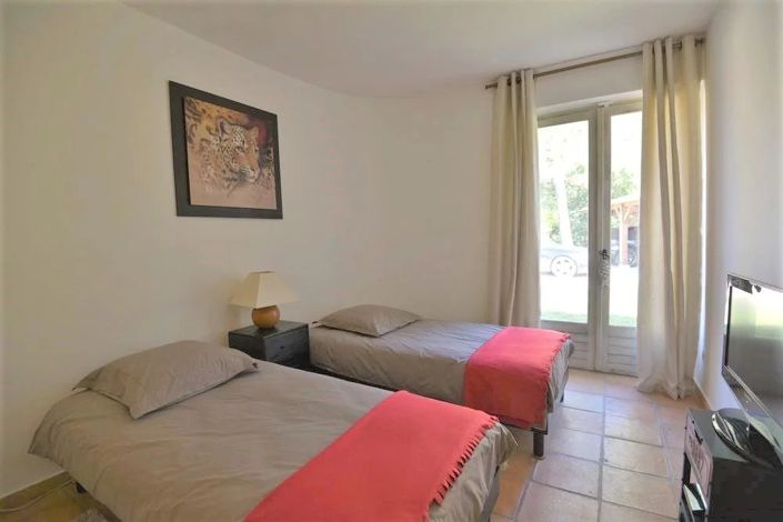 Image No.12-4 Bed House for sale
