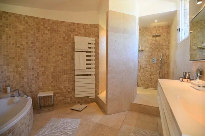 Image No.8-4 Bed House for sale