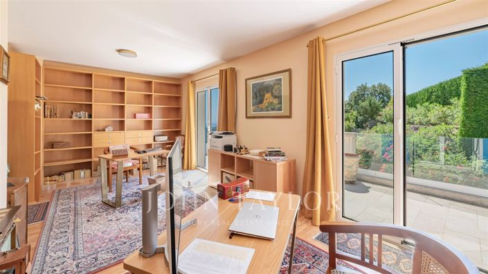 Image No.14-4 Bed House for sale