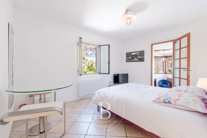 Image No.10-4 Bed House for sale