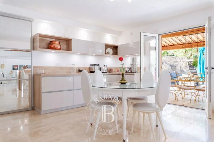 Image No.7-4 Bed House for sale
