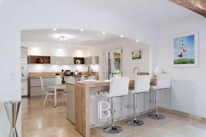 Image No.8-4 Bed House for sale