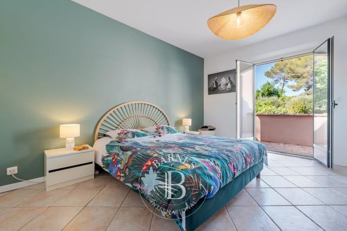 Image No.9-4 Bed House for sale