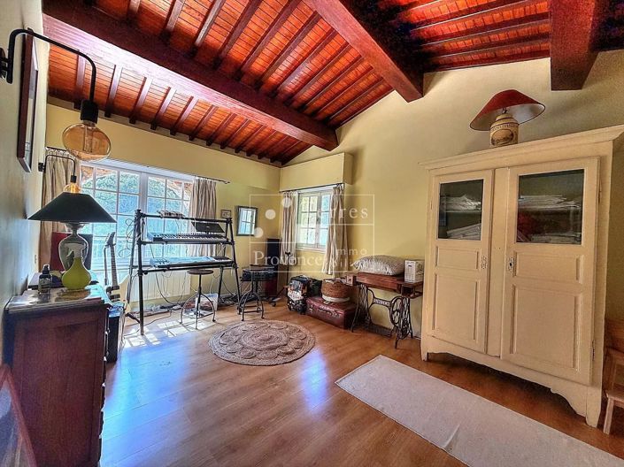 Image No.17-5 Bed House for sale