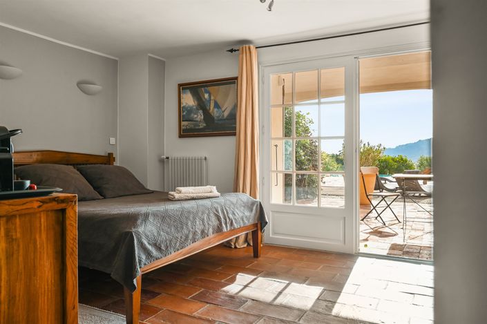 Image No.26-10 Bed House for sale