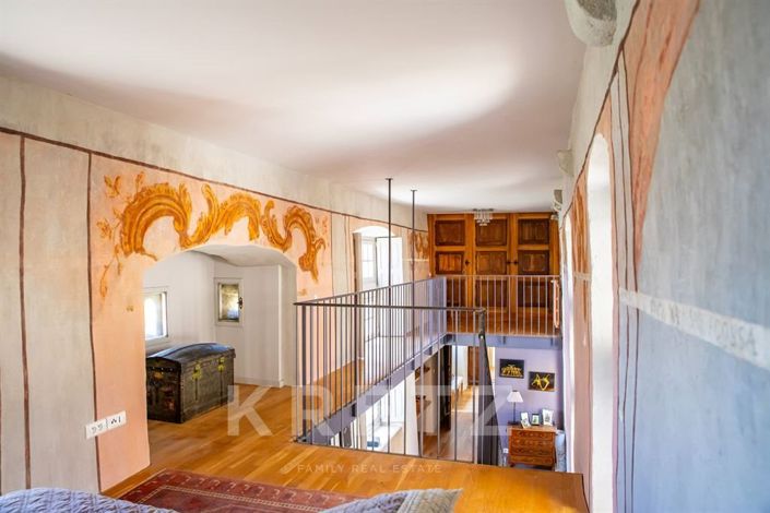Image No.25-17 Bed Property for sale