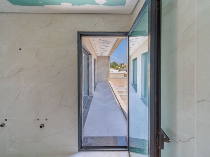 Image No.14-3 Bed House for sale
