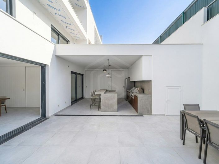 Image No.21-3 Bed House for sale