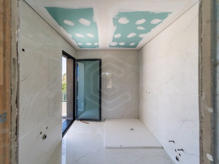 Image No.14-3 Bed House for sale