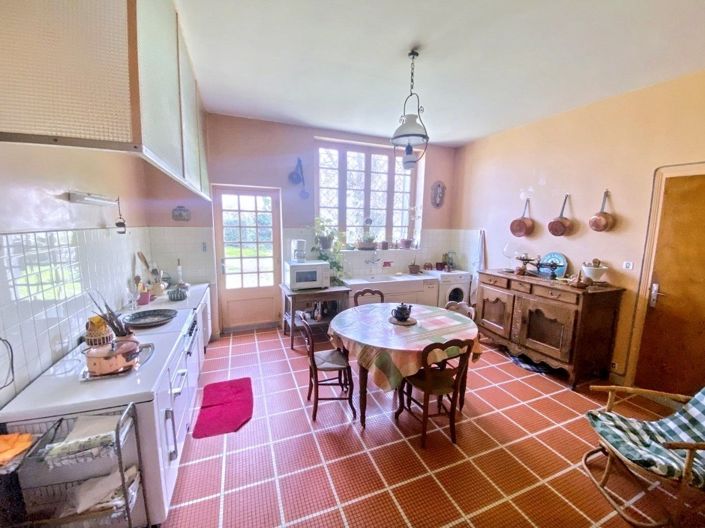 Image No.7-5 Bed House for sale