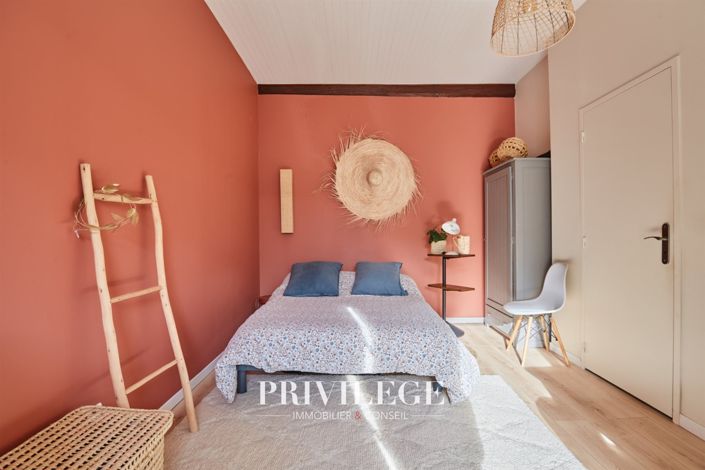Image No.6-4 Bed House for sale
