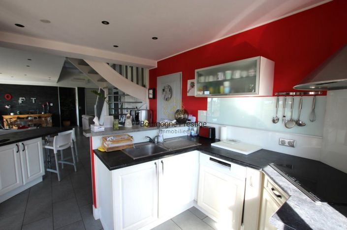 Image No.8-3 Bed House for sale