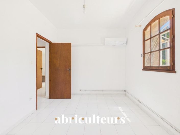 Image No.13-5 Bed House for sale
