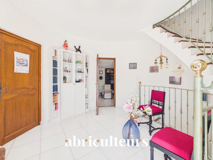 Image No.16-5 Bed House for sale