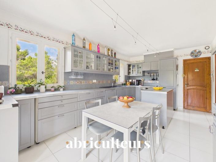 Image No.5-5 Bed House for sale