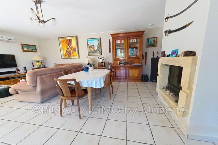 Image No.4-2 Bed House for sale
