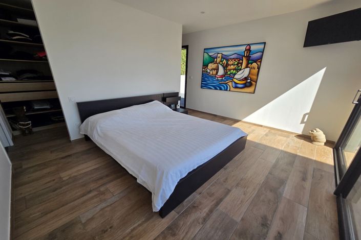Image No.8-3 Bed House for sale