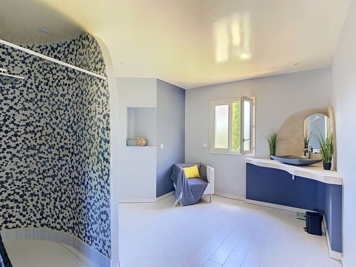 Image No.12-4 Bed House for sale