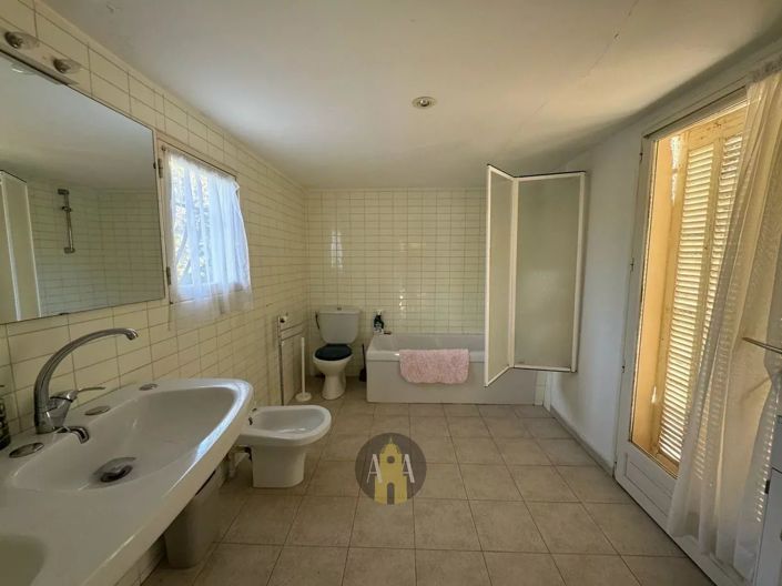 Image No.20-3 Bed House for sale
