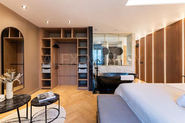 Image No.12-6 Bed House for sale
