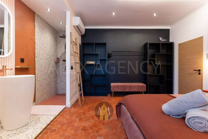 Image No.17-6 Bed House for sale