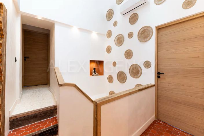 Image No.7-6 Bed House for sale