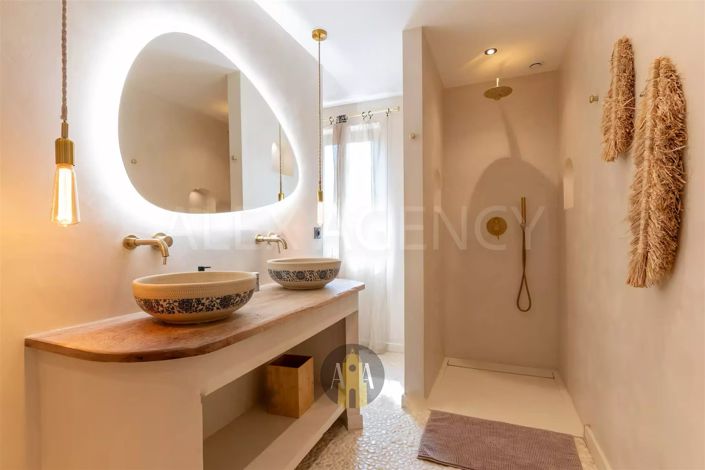 Image No.9-6 Bed House for sale
