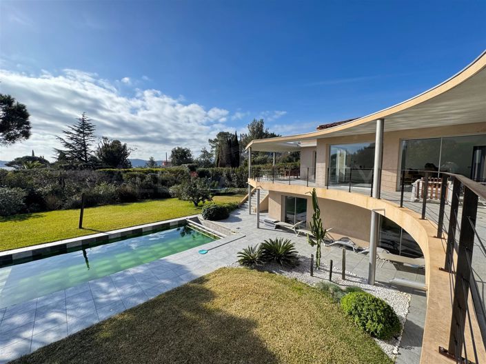 Image No.25-4 Bed House for sale